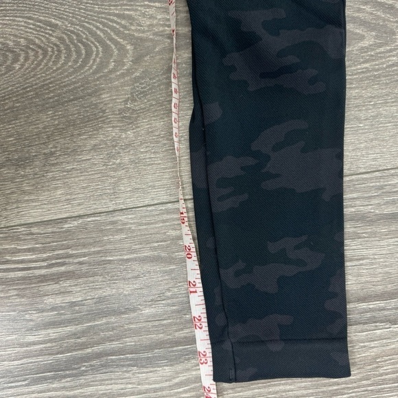 SPANX Look At Me Now Black Camo Leggings Sz Medium Womens Casual Tights - Picture 8 of 9